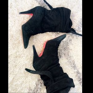 Betsy Johnson suede black heeled booties